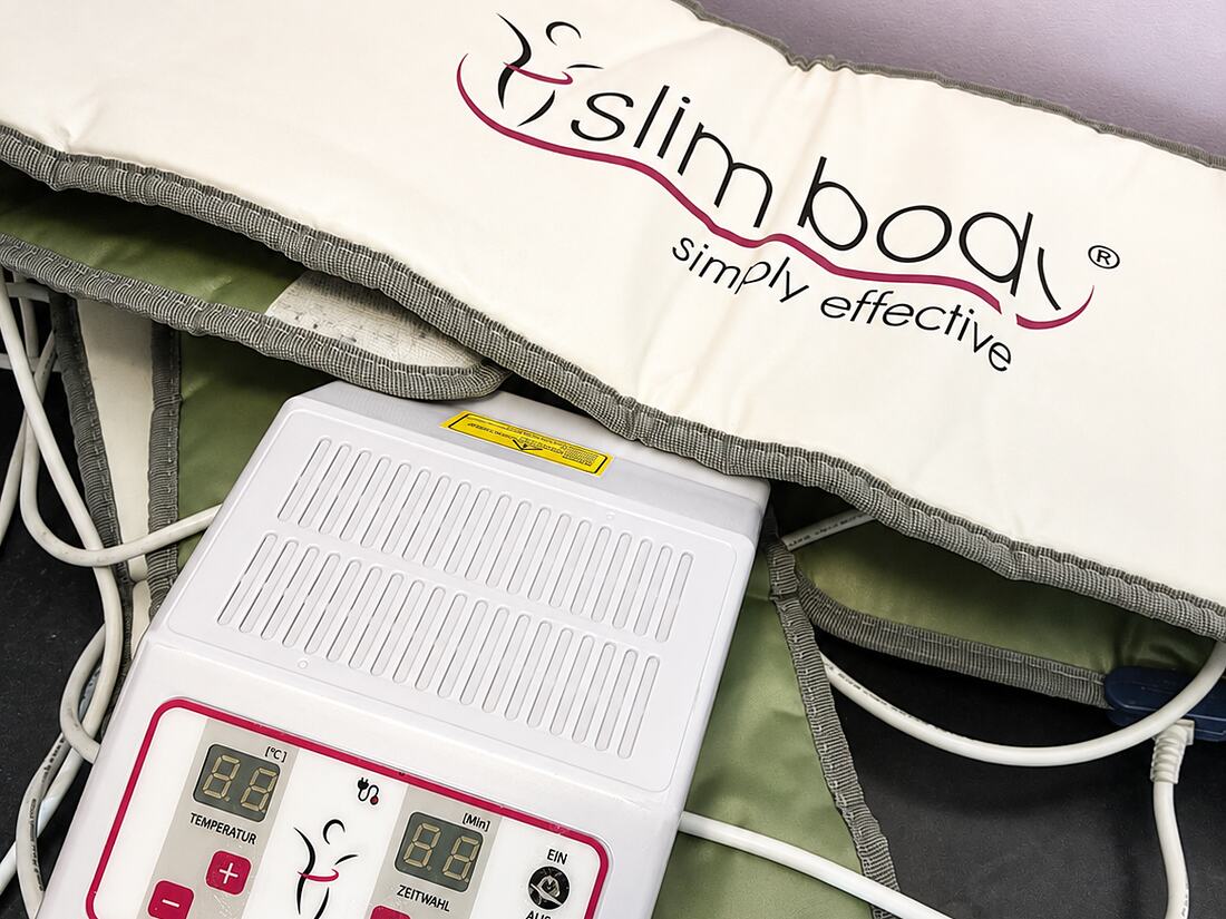 Slim-Body-Geraet mit Bauchgurt und Steuereinheit im Studio von GS Fitness in Wien